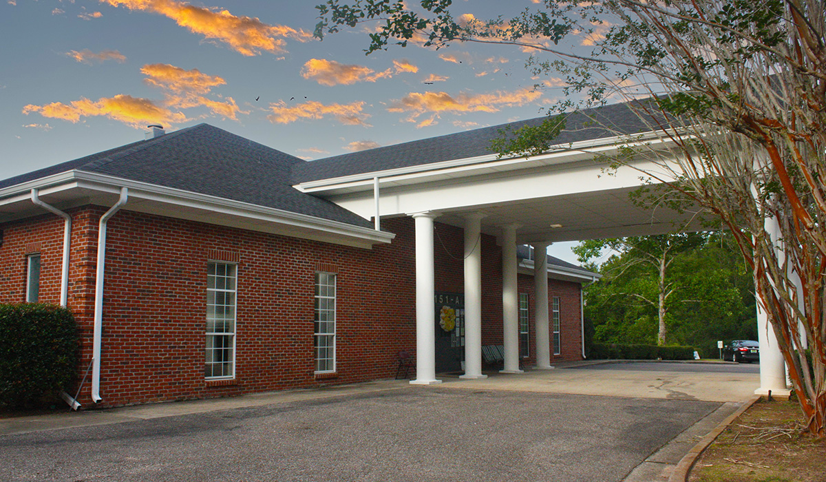 Knollwood Healthcare exterior entrance Mobile Alabama